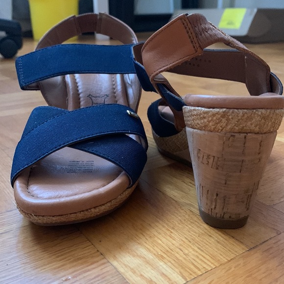 Flexi 🩴 - Picture 2 of 5